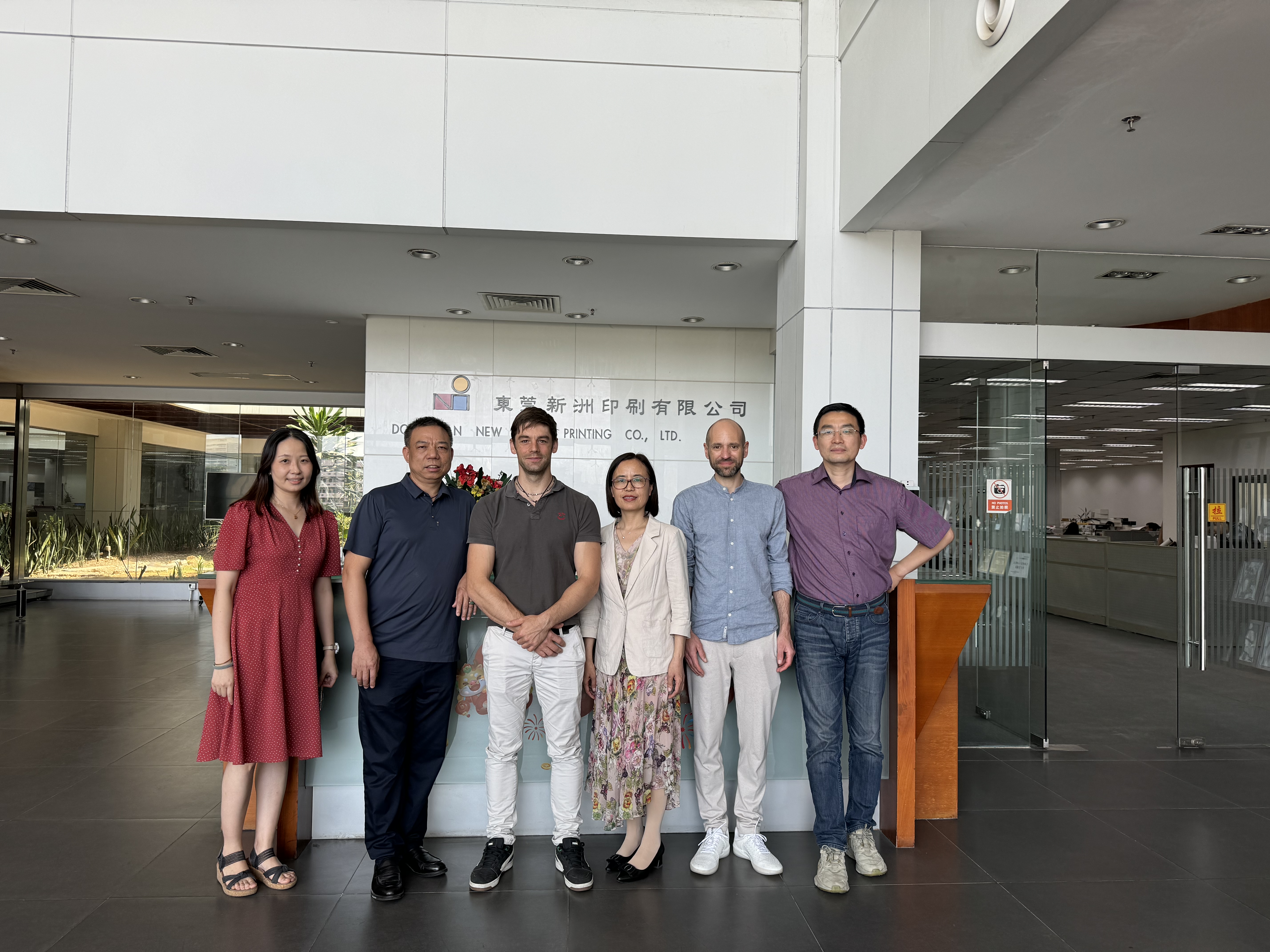 2024年4月锐傲率领合作伙伴德国品牌商考察上海新洲包装