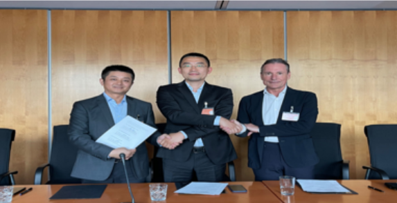  2022年7月，德国柏林议会大厦 锐傲同德国包装研究院签署国际品牌包装合作协议