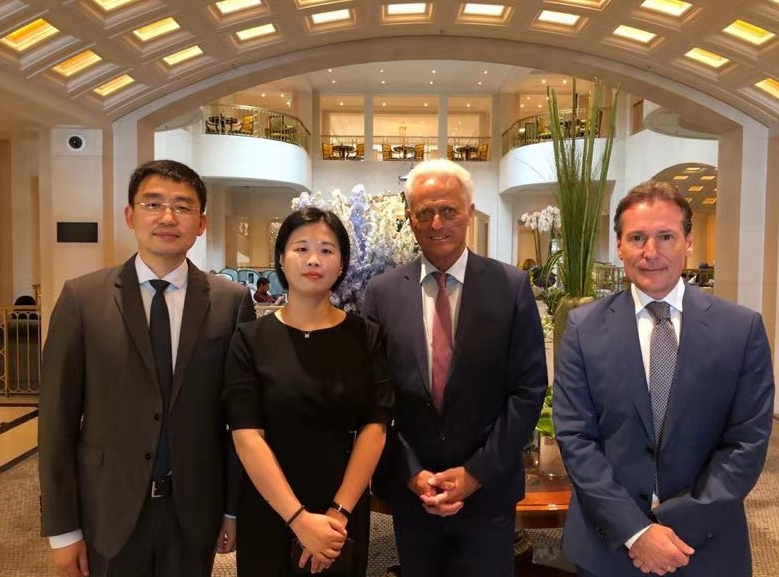  2019年10月，同德国交通部长Peter Ramsauer先生就中德经济合作展开交流